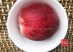 Illustration of how to make fresh peach juice with passion fruit 2