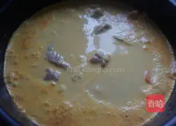 Illustration of how to make Thai coconut fish curry without adding a drop of water 6