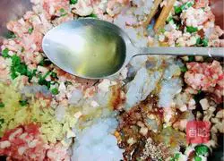 Illustration of how to make seaweed and three delicacies wonton stew 7