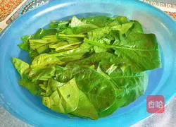 Illustration of how to make spinach steamed buns 3