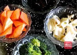 Seasonal Vegetable Spare Ribs Soup Illustration 2