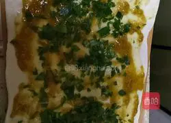 Illustration of how to make scallion pancakes 7