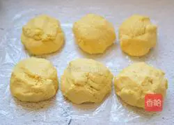 Illustration of how to make corn flour and bean dregs cake 4 