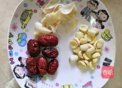 Illustration of how to make Sydney Lily, Lotus Seed and Tremella Soup 6