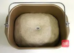 Illustration of how to make banana, walnut and rye soft oatmeal 6