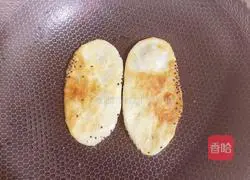 Illustration of how to make crispy cakes with crumbs 12