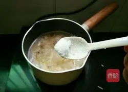 Illustration of how to make pork fan bone soup and baby cabbage noodle soup 7