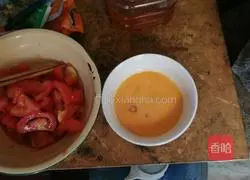 Illustration of how to make tomato and egg soup 1