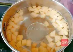 Illustration of how to make healthy cantaloupe and dragon fruit sweet soup 5