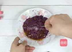 Illustration of how to make red date yogurt and purple sweet potato cake 5