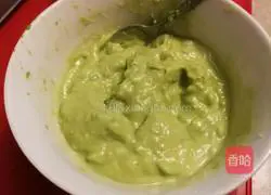 Illustration of how to make avocado and shrimp pasta 4