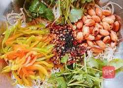 Illustration of how to make cold red oil enoki mushrooms 7