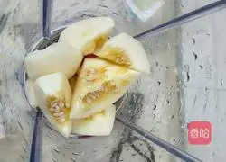 Illustration of how to make melon yogurt shake 2