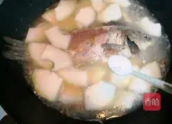 Illustration of how to make crucian carp and winter melon soup 12