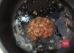 Illustration of how to make tomato meat sauce pasta 4