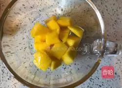 Illustration of how to make coconut milk and fruit fishing 10