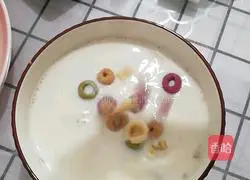 Illustration of how to make banana milk swallow valley rings 6