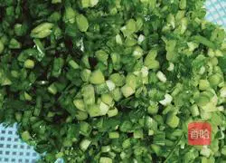 Illustration of how to make shrimp, egg and leek box 8