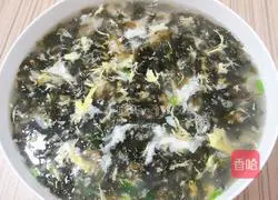 Illustration of how to make seaweed, shrimp and egg drop soup 3