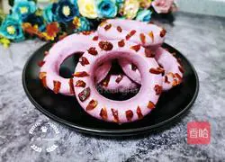 Illustration of how to make purple potato and red date donuts 12