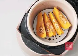 Illustration of how to make pumpkin seed soy milk 1