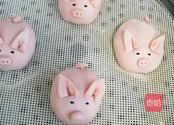 Illustration of how to make piglet fresh meat buns 12