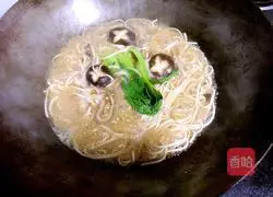 Illustration of how to make pork belly and egg noodles 4