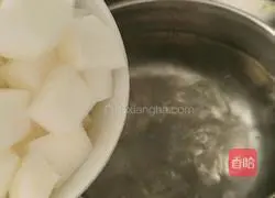 Illustration of how to make white radish, seaweed and white fungus soup 4