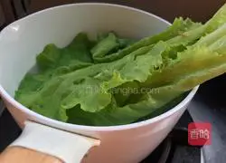 Illustration of how to make vegetables and shredded pork noodles 9