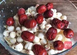 Illustration of how to make healthy and slimming white fungus soup 5