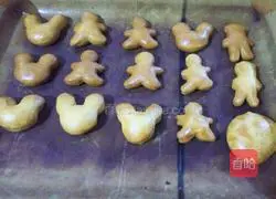 Illustration of making large dough cookies 14