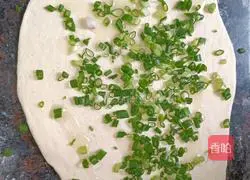 Illustration of how to make green onion rolls 3