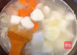 Illustration of how to make pork ribs, yam and carrot soup 7