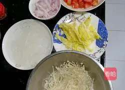 Illustration of how to make tomato chowder soup 1