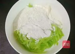 Illustration of how to make lettuce and apple soft cake (baby food supplement) 5