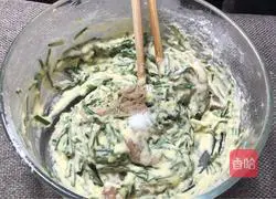 Illustration of how to make shrimp and leek pancakes 5