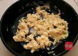  Illustration of how to make fried egg noodles with soy sauce 8