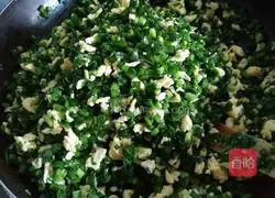 Illustration of how to make leek and egg buns 8