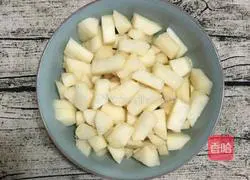 Illustration of how to make Tremella and Snow Pear Soup 3