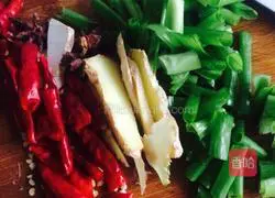 Illustration of how to cook beef with potatoes 3