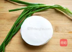 Illustration of how to make dumpling skin scallion pancakes 2