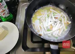 Illustration of Kaiyang Tofu, Seafood and Mushroom Soup 6