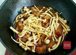 Illustration of how to roast pork with tea tree mushroom 10