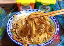 Illustration of making noodles with shredded pork in sauce 14