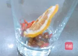 Lemon and Wolfberry Tea Recipe Illustration 6