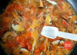 Illustration of how to make shrimp and mushroom soup with tomato sauce 14