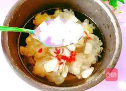 Tremella lily Illustration of how to make soup 9