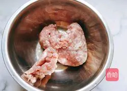 Illustration of how to make celery and pork dumplings 3