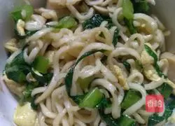 Illustration of how to make fried noodles with eggs and sausage 6