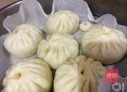 Illustration of how to make sesame oil and mushroom vegetable buns 15